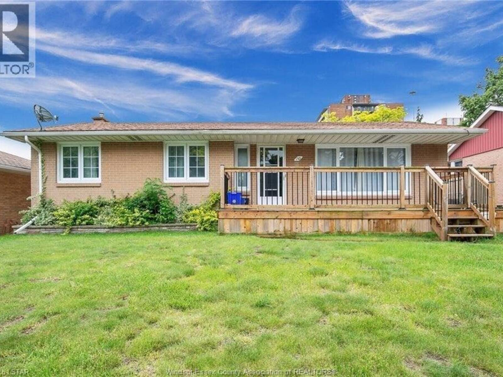 10 Countess, Leamington, Ontario N8H 2H3
