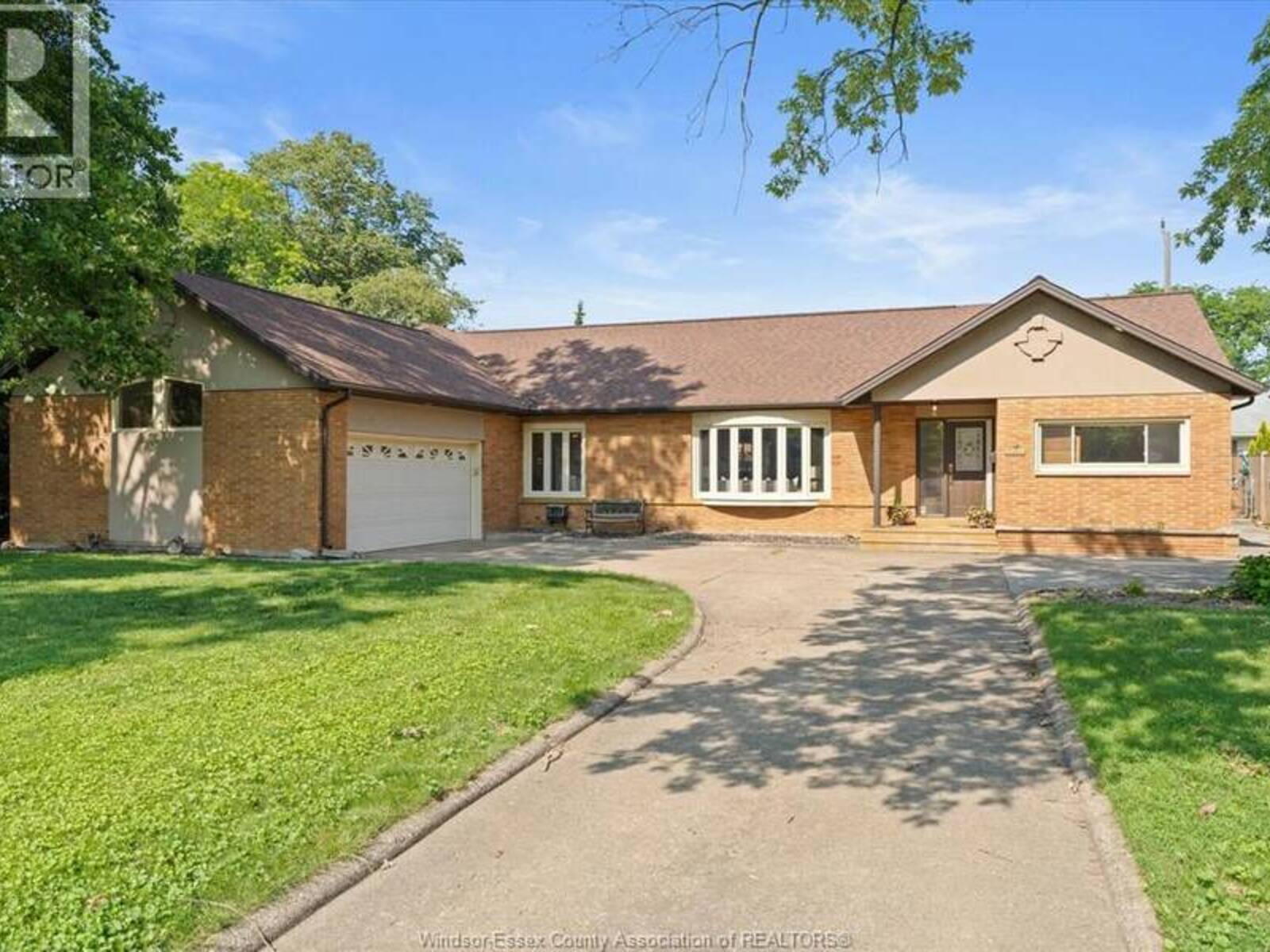 3740 OUELLETTE, Windsor, Ontario N9E 3M7