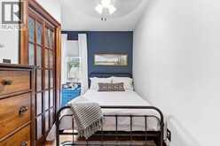 2079 VERDUN | Windsor Ontario | Slide Image Twelve