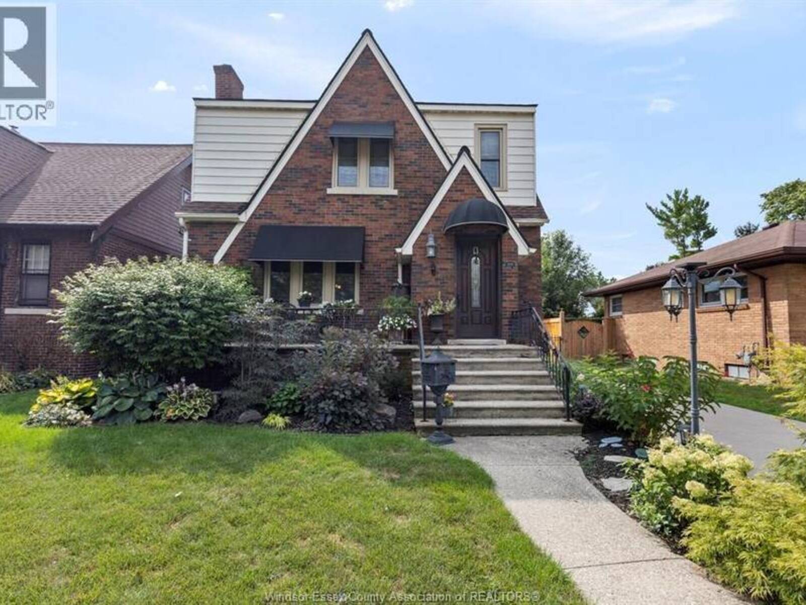2079 VERDUN, Windsor, Ontario N8W 1P6