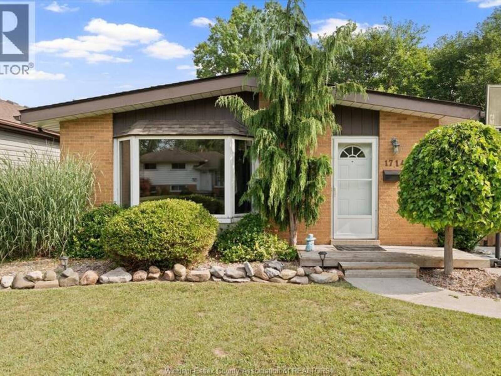 1714 SUN VALLEY DRIVE, Windsor, Ontario N9C 3R2