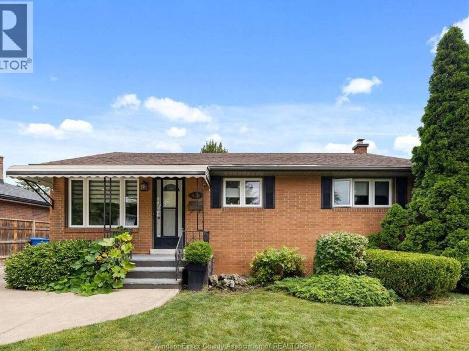 426 BERTHA, Windsor, Ontario N8P 1B7