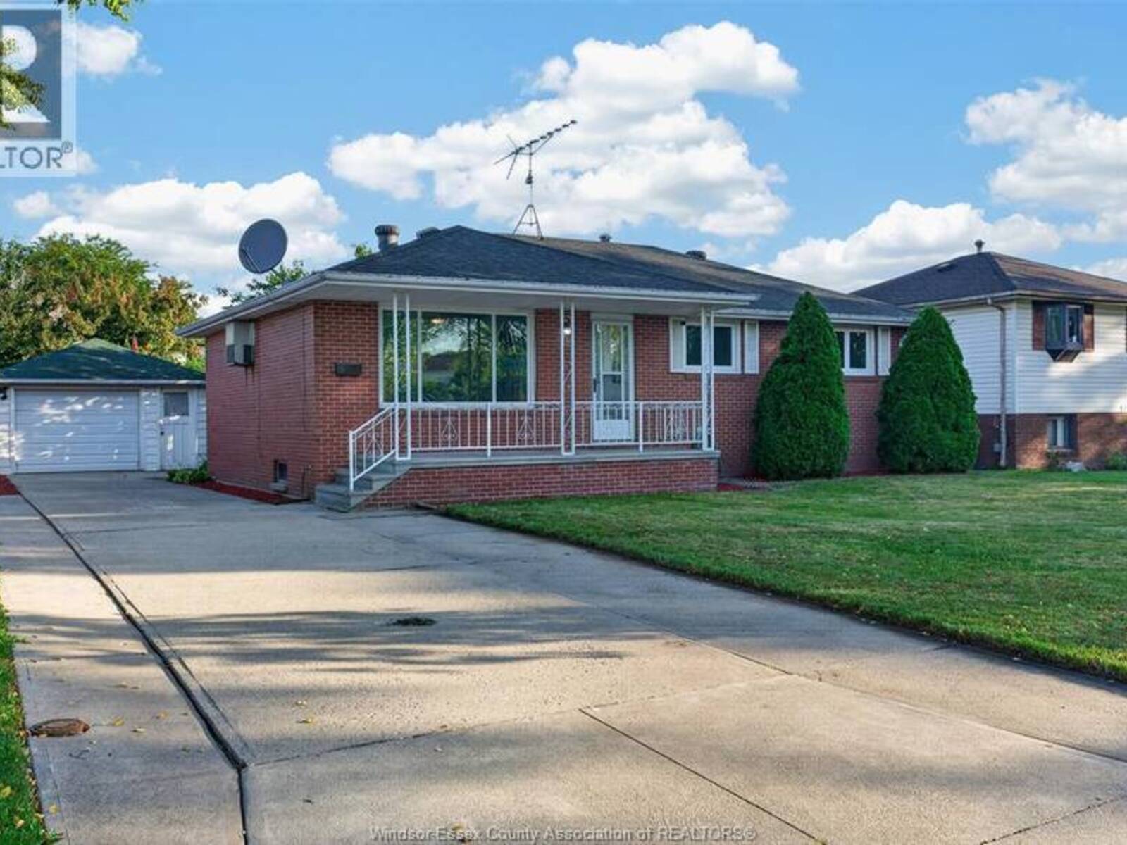 5015 COLBOURNE, Windsor, Ontario N8T 1T6