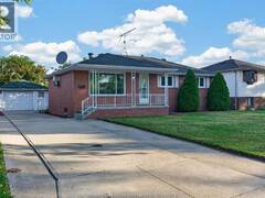 5015 COLBOURNE Windsor Ontario, N8T 1T6