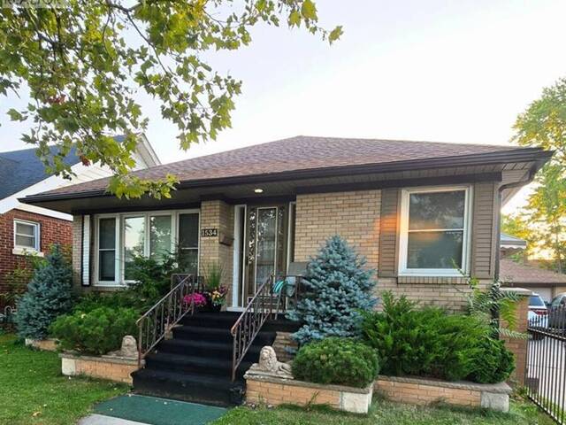 1534 PILLETTE ROAD Windsor Ontario, N8Y 3C2 - 4 Bedrooms Home For Sale