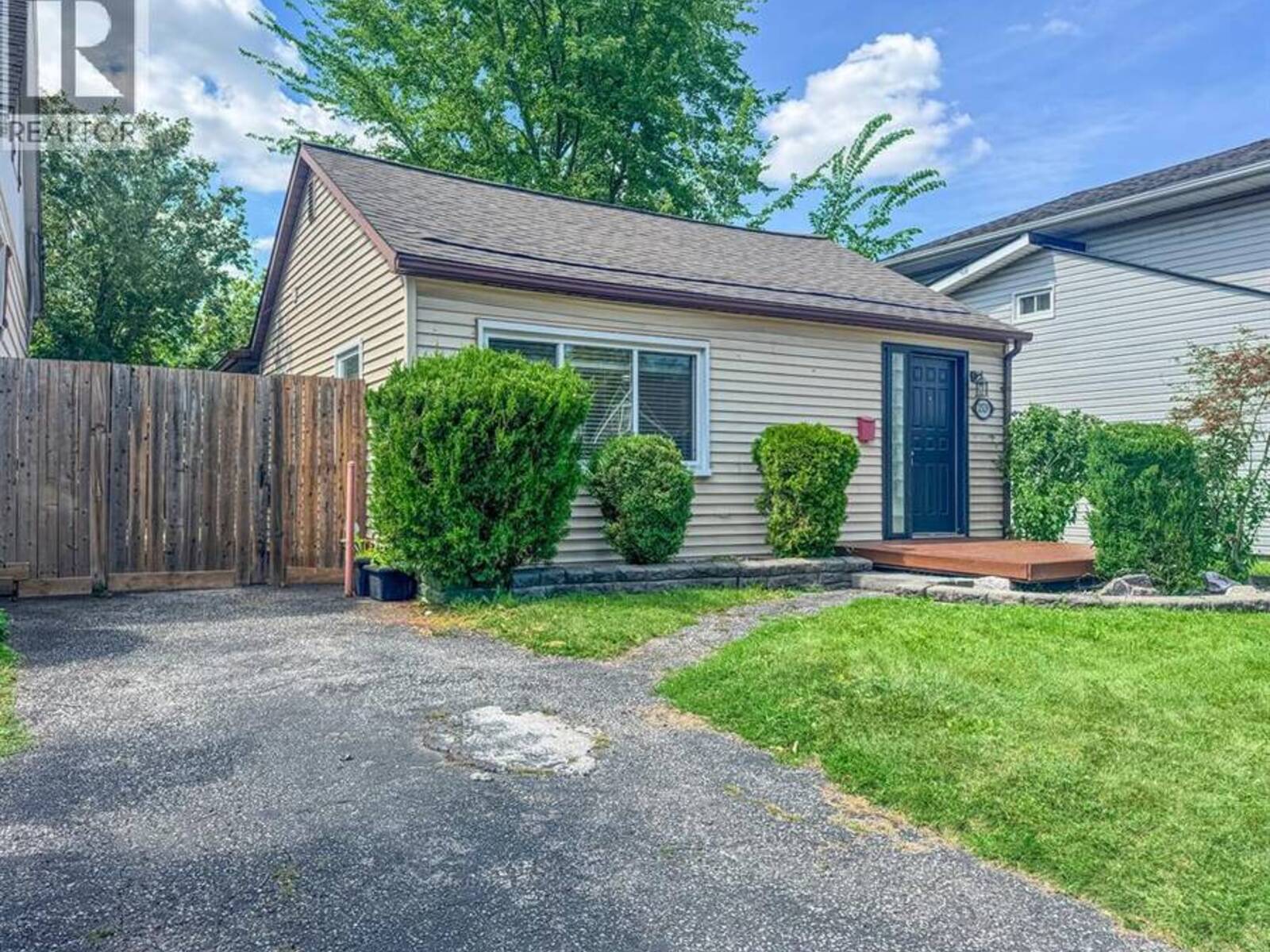 2529 ALEXIS, Windsor, Ontario N8W 3Z6