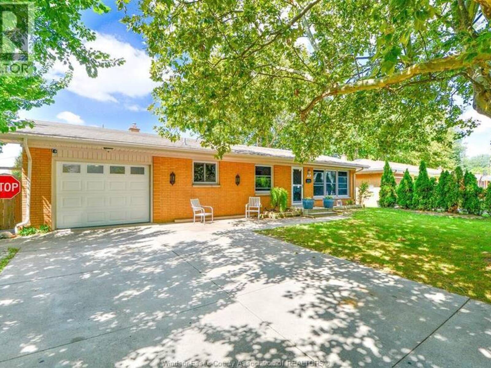 116 QUEENS AVENUE, Leamington, Ontario N8H 3H4