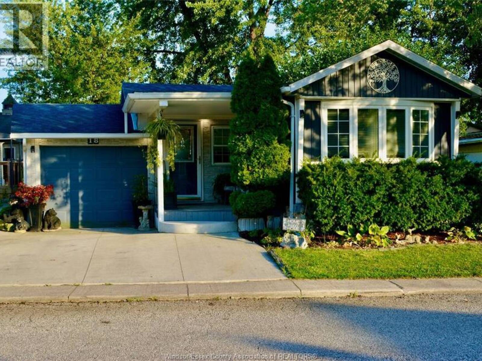 18 DANA, Essex, Ontario N8M 1Y9