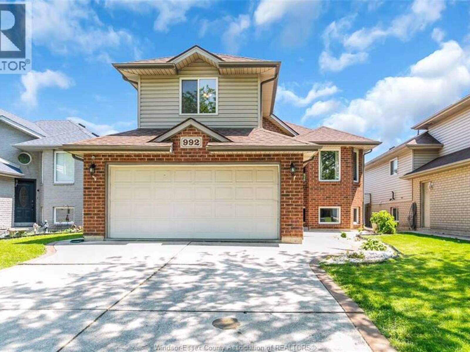 992 WHISTLER, Windsor, Ontario N8P 1L2