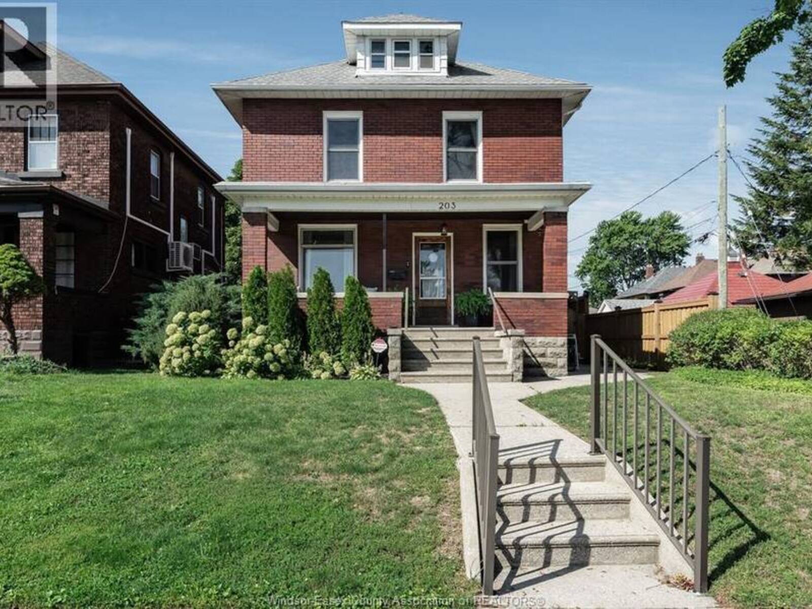 203 Moy AVENUE, Windsor, Ontario N9A 2N1