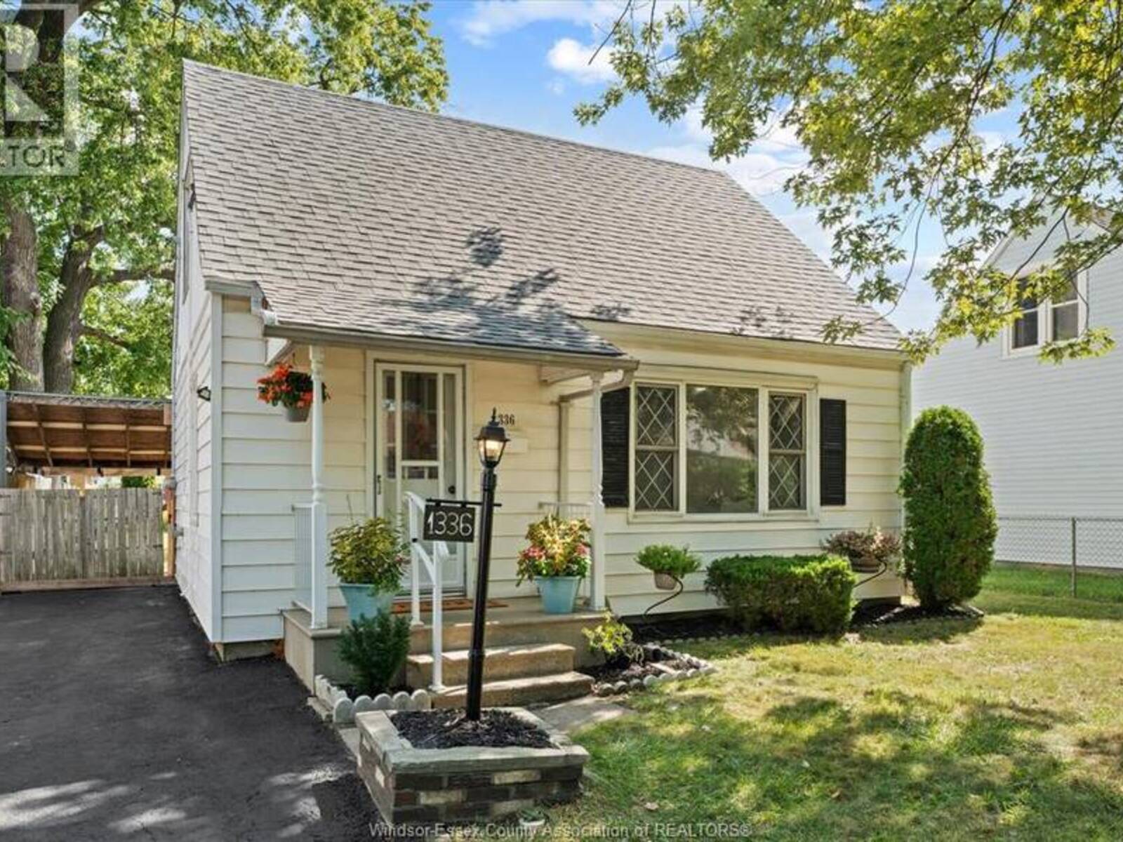 1336 PARTINGTON, Windsor, Ontario N9B 2P6