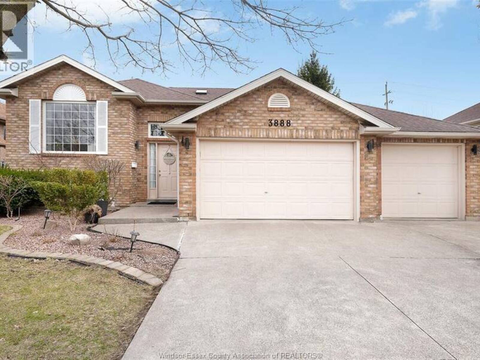 3888 ARISTOTLE CRESCENT, Windsor, Ontario N9G 2N9