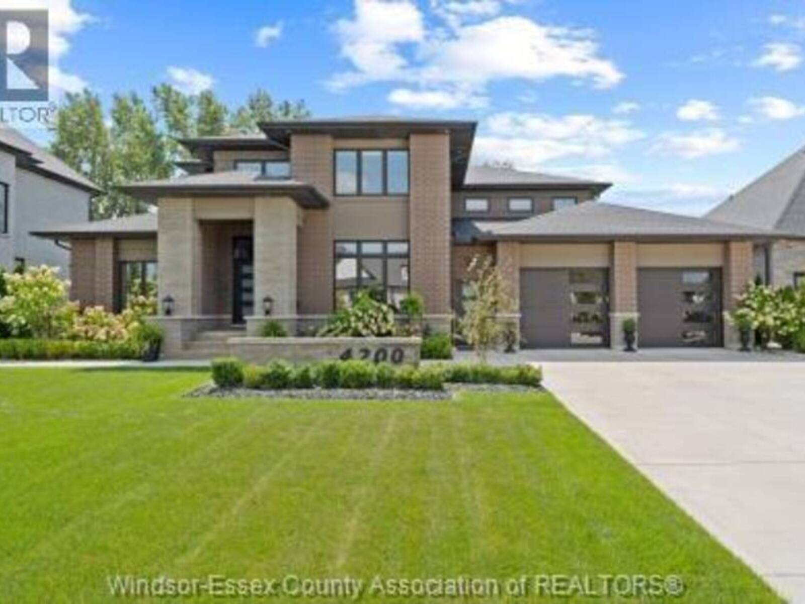 4200 DONATO DRIVE, LaSalle, Ontario N9H 0L5