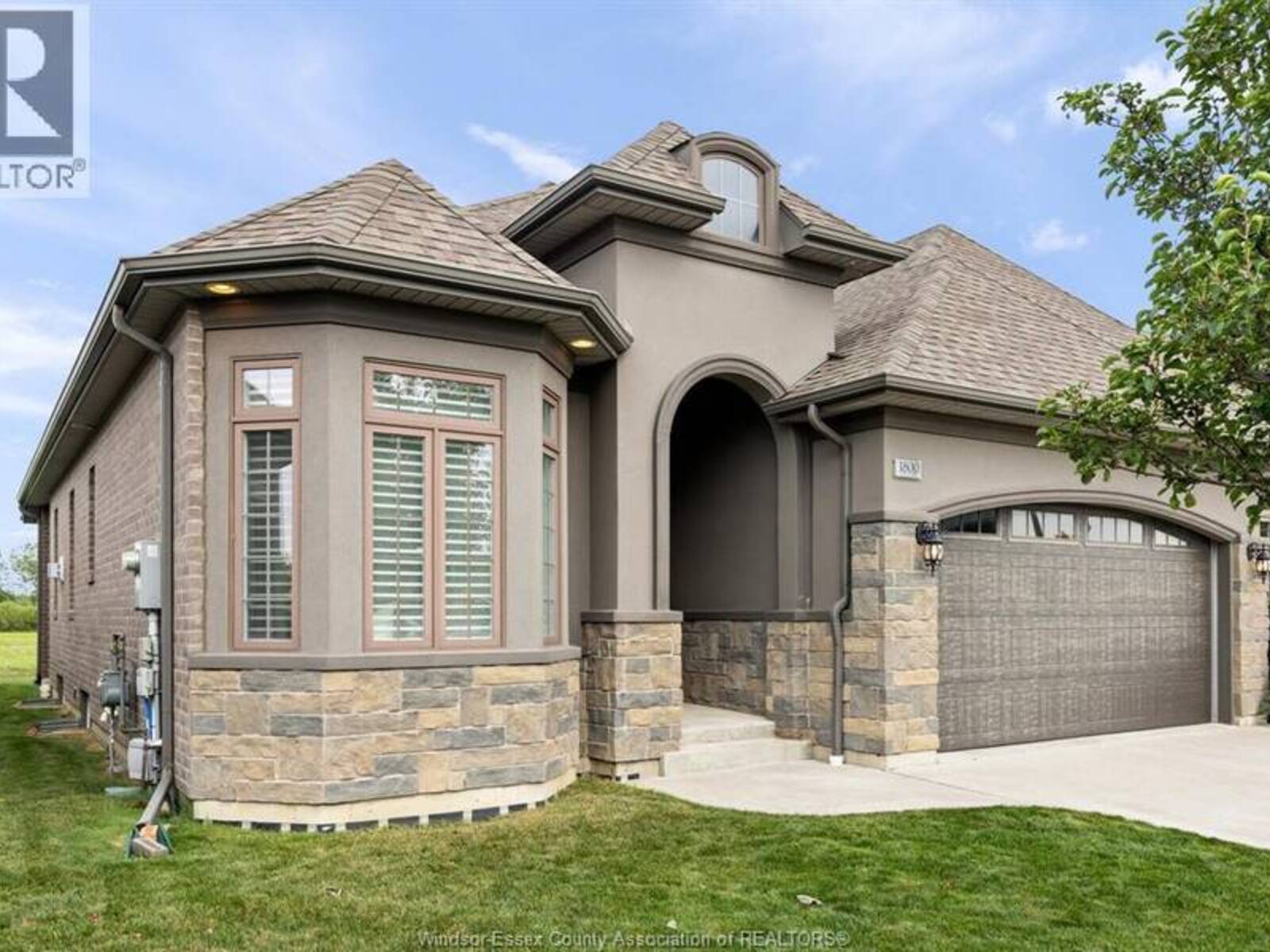 1800 CYPRESS AVENUE, Windsor, Ontario N8P 0E3