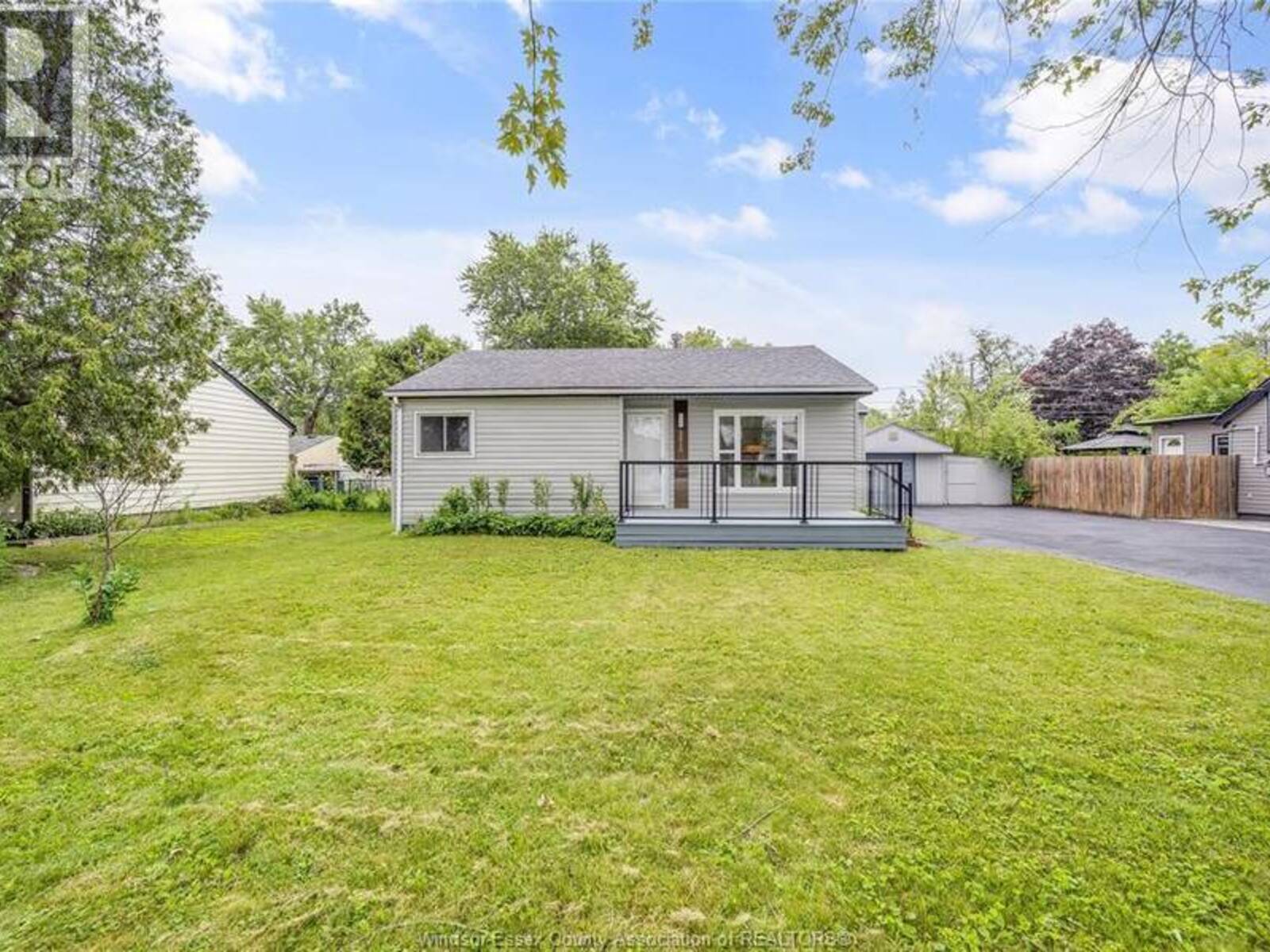 3210 BLISS ROAD, Windsor, Ontario N8W 3B1
