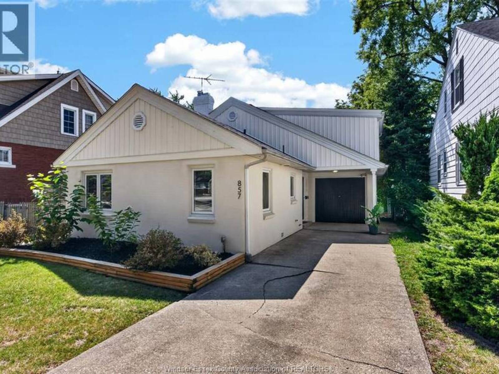 857 THOMPSON BOULEVARD, Windsor, Ontario N8S 2G6