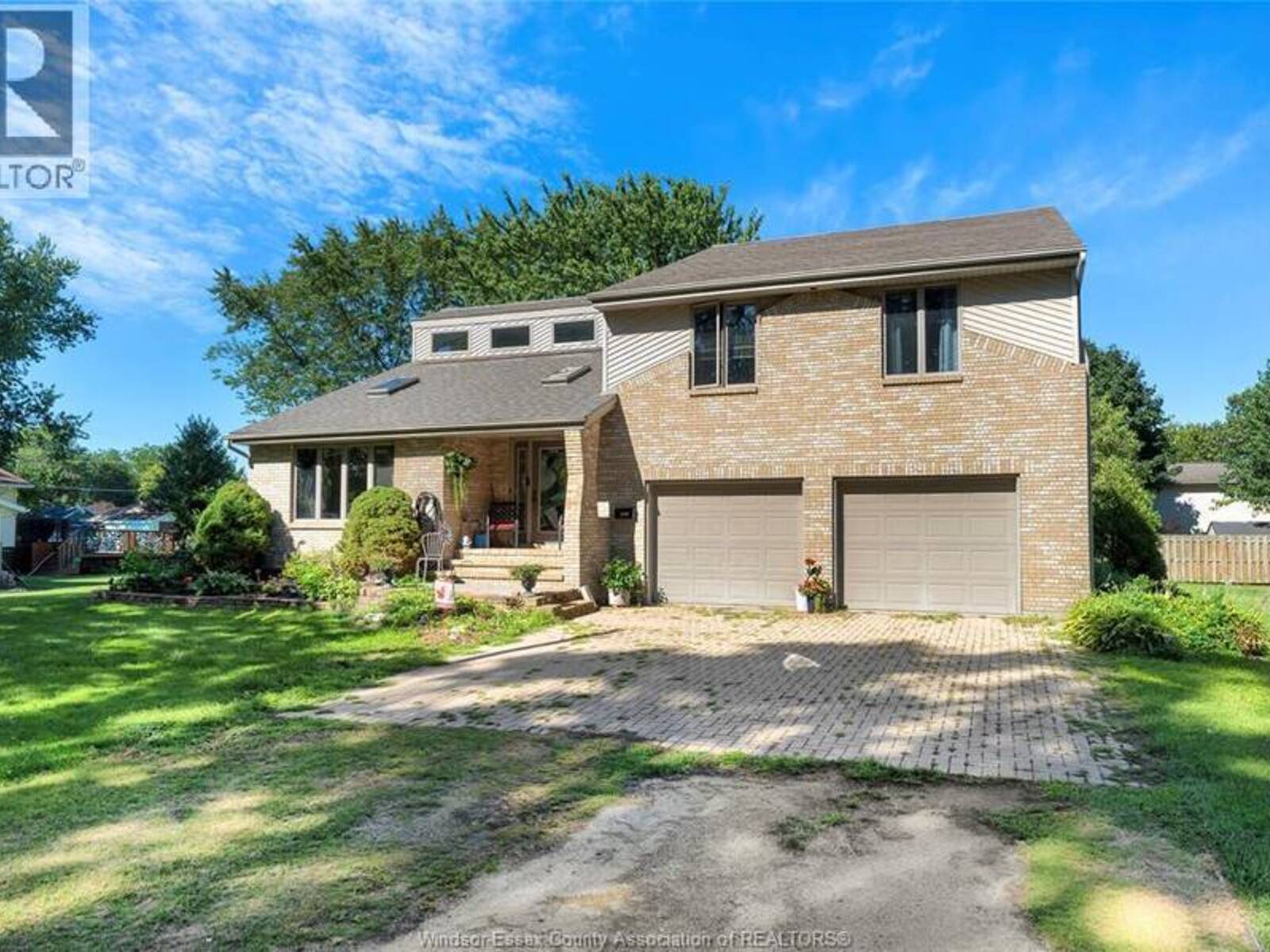 943 ERIE, Kingsville, Ontario N9Y 3E3