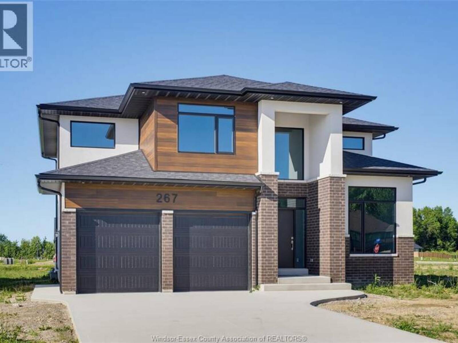 267 JOAN FLOOD, Essex, Ontario N8M 3E9