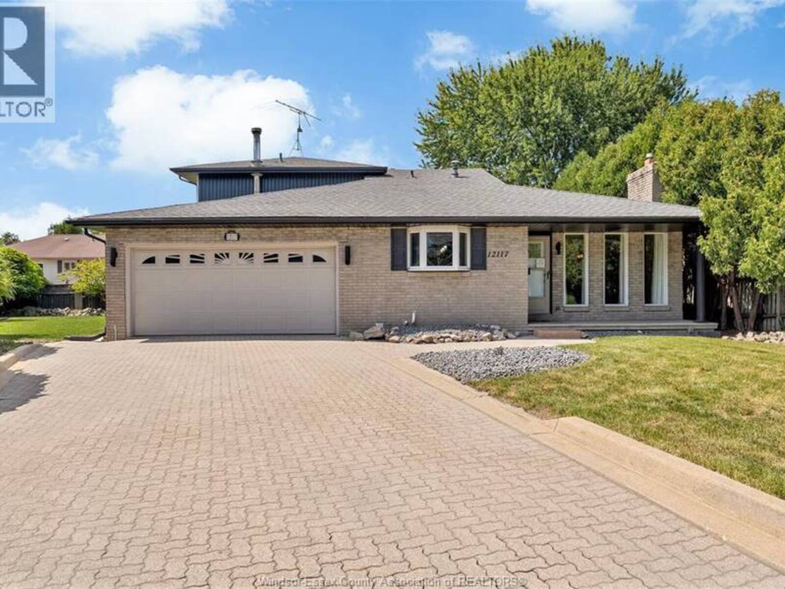 12117 VALENTE COURT, Tecumseh, Ontario N8N 3B9