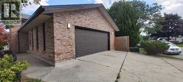 8339 KINGSTON CRESCENT | Windsor Ontario | Slide Image Fifty