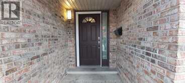 8339 KINGSTON CRESCENT | Windsor Ontario | Slide Image Six