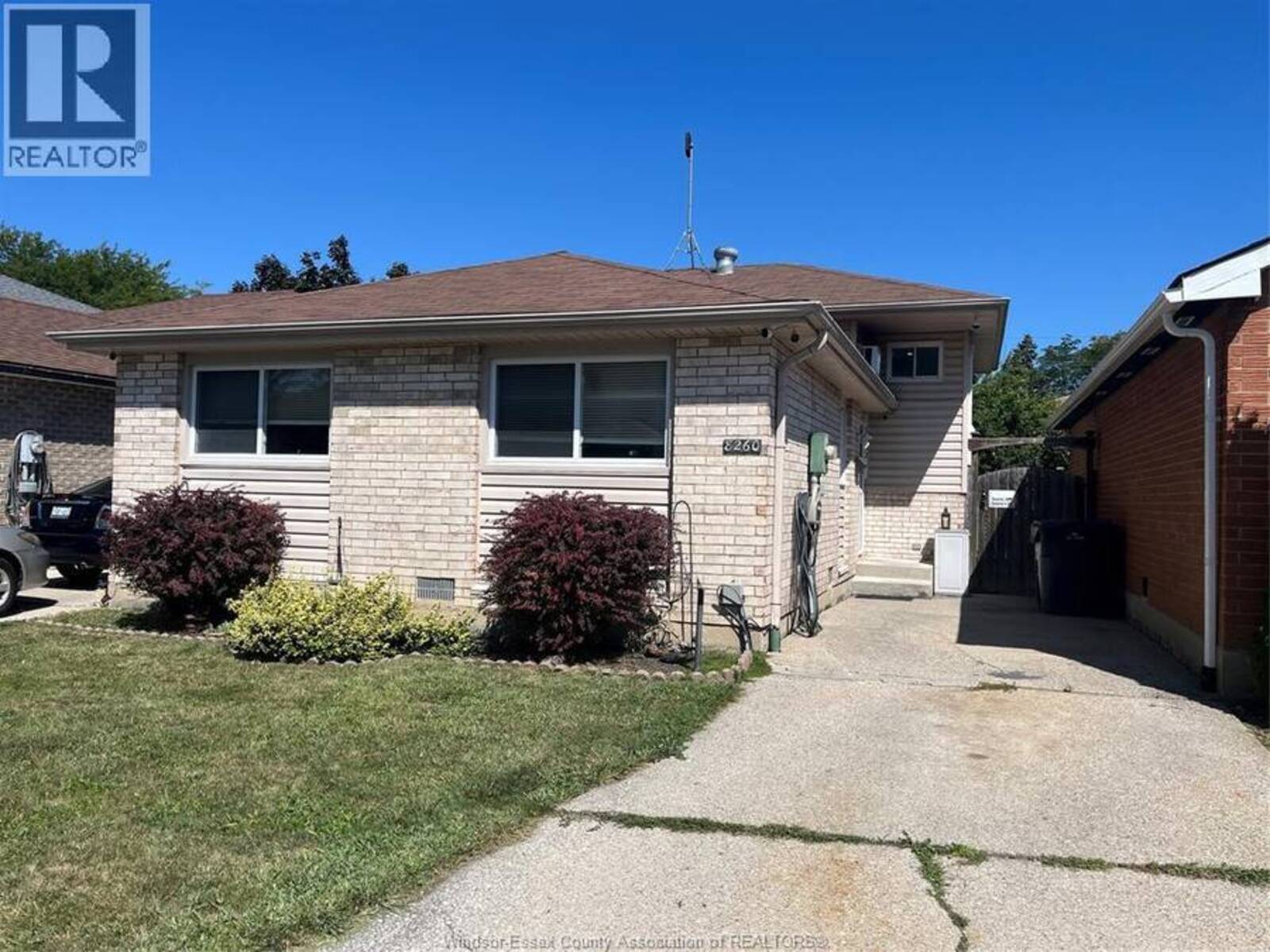 8260 GATESIDE PLACE, Windsor, Ontario N8S 4N6