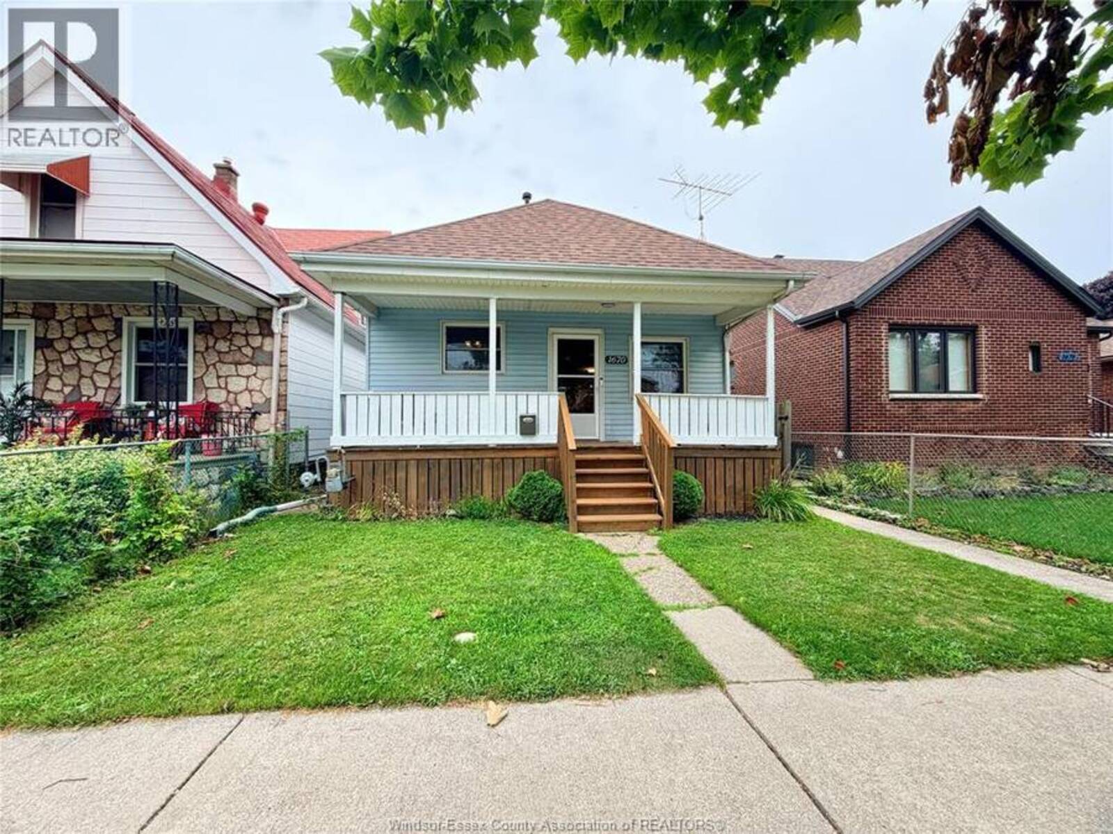 1670 ALBERT, Windsor, Ontario N8Y 3R5