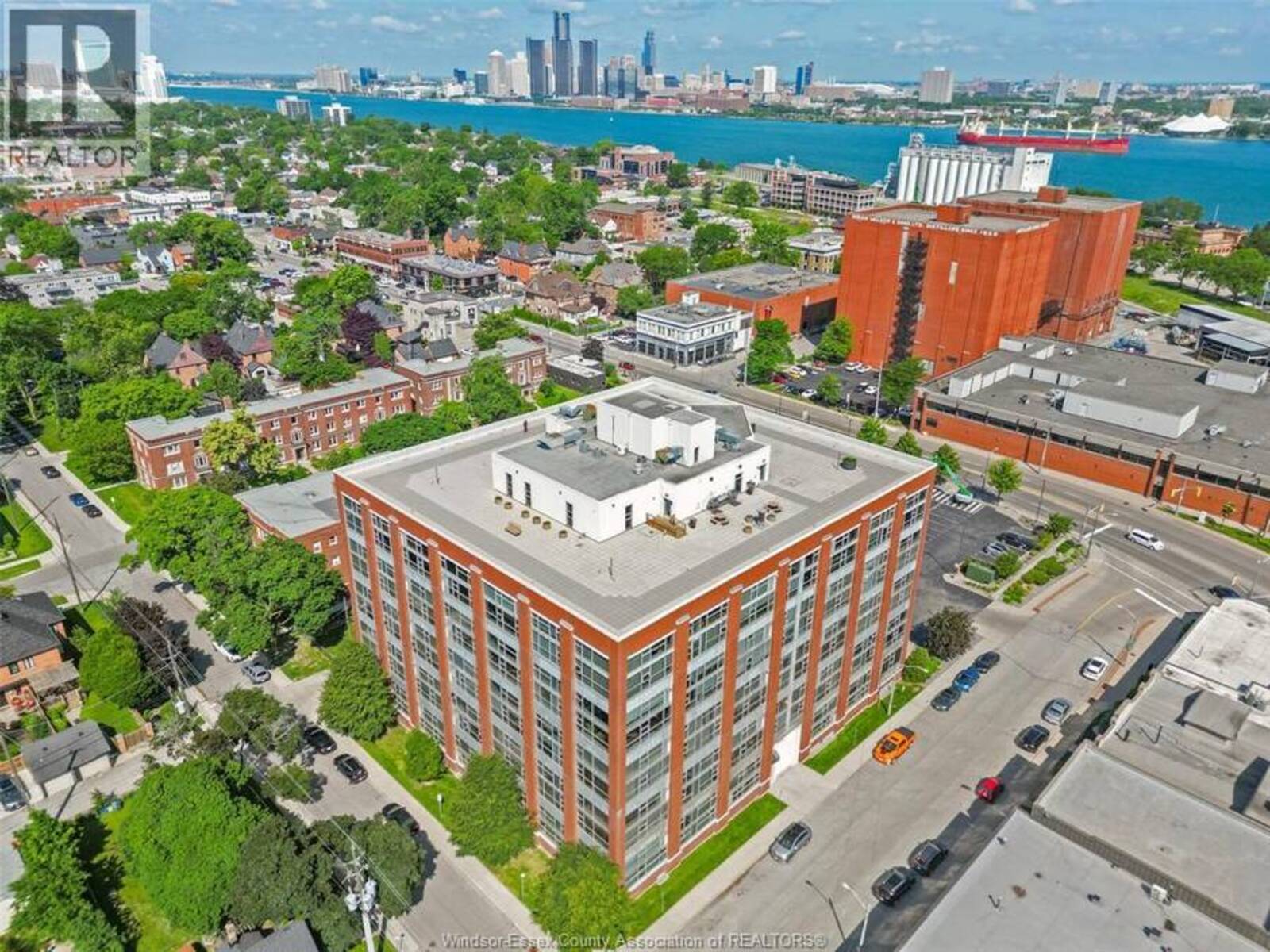2175 Wyandotte STREET East Unit# 301, Windsor, Ontario N8Y 5B9