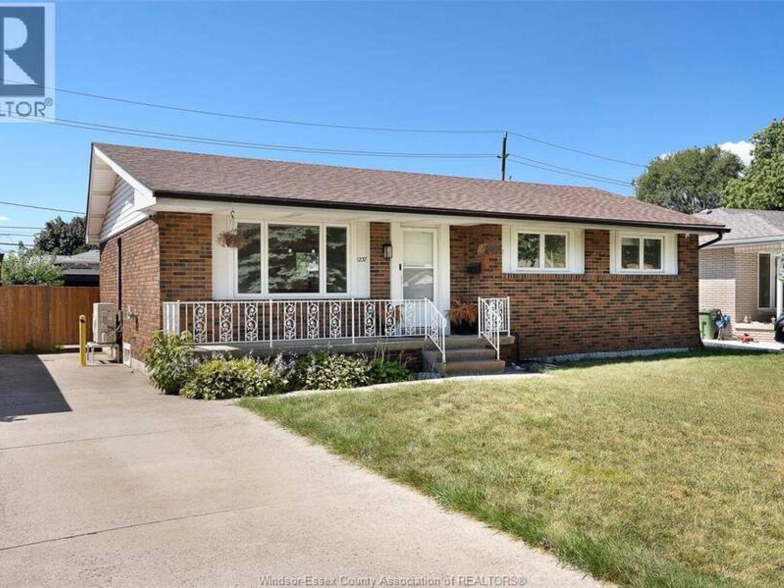 1237 HOMEDALE, Windsor, Ontario N8S 2T6