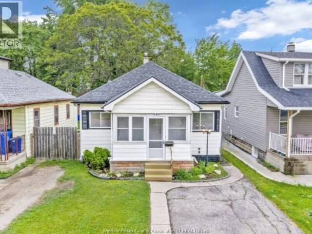 990 Campbell AVENUE Windsor Ontario, N9B 2J2 - 3 Bedrooms Home For Sale
