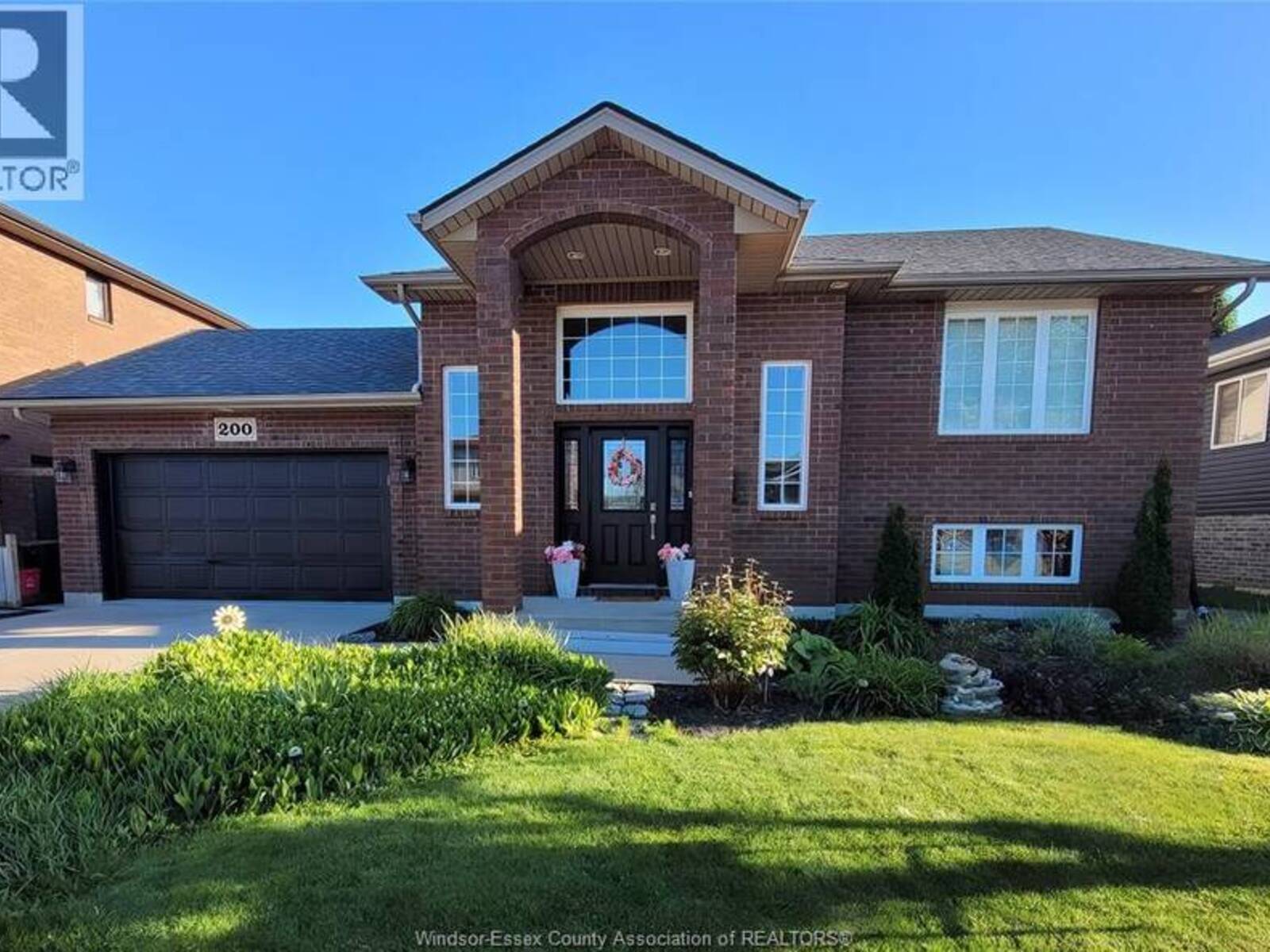 200 RIVERVIEW AVENUE, LaSalle, Ontario N9J 3Y1