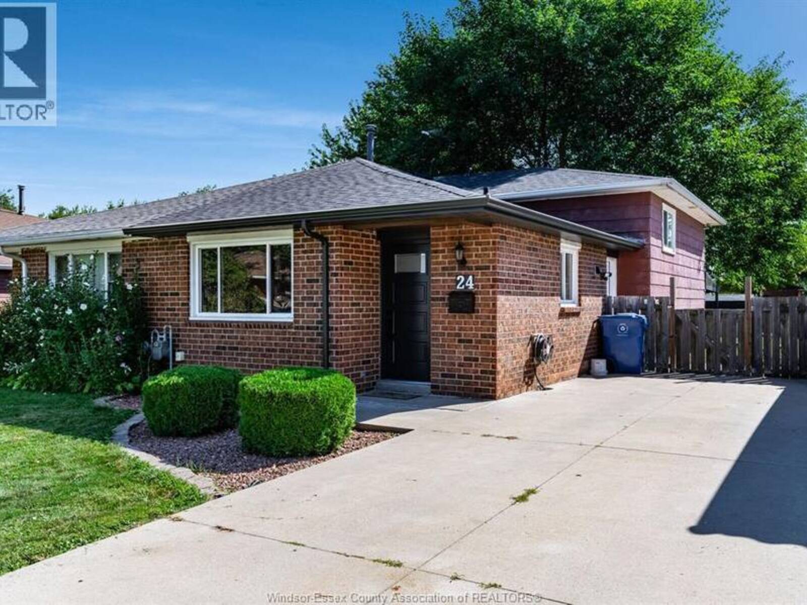 24 DONALD, Leamington, Ontario N8H 4J3