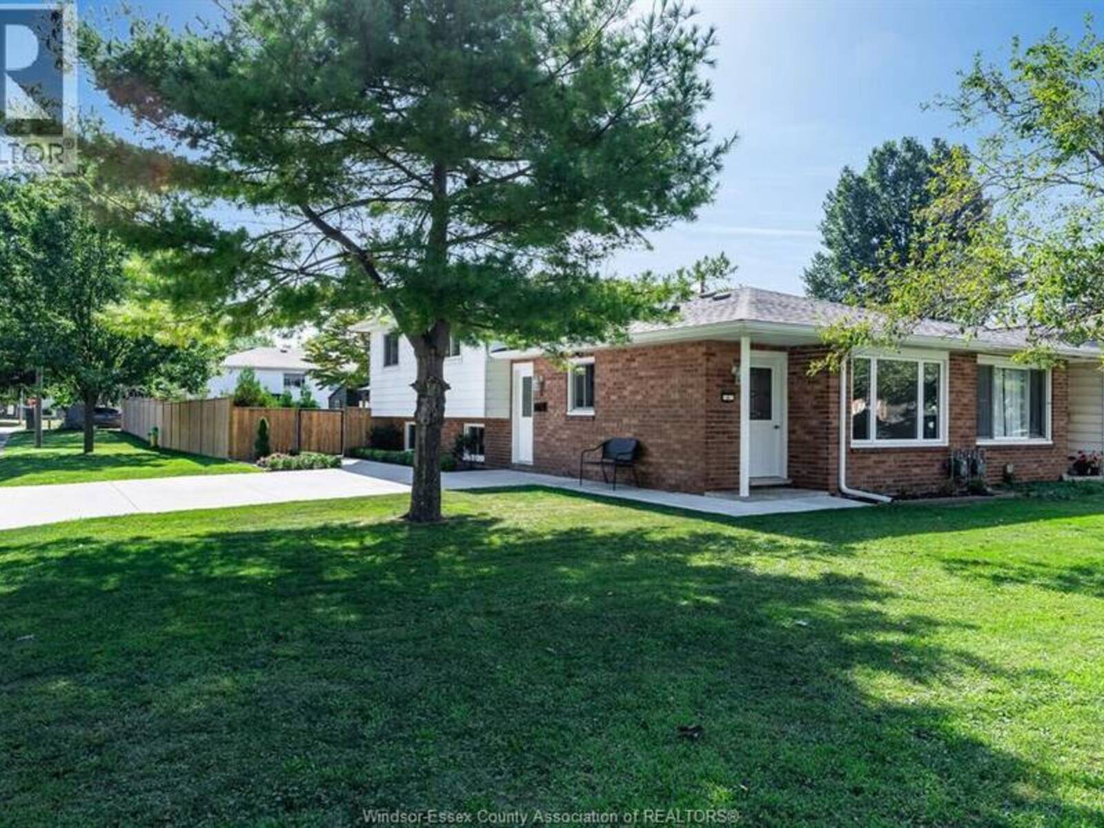 6 MARLENE CRESCENT, Leamington, Ontario N8H 4J7