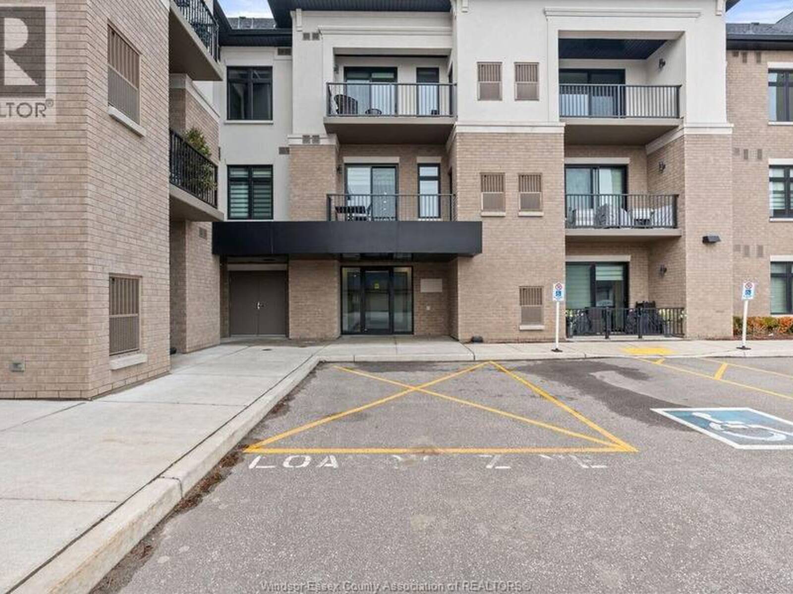 1855 WYOMING Unit# 301, LaSalle, Ontario N9H 0N8