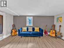 209 ST. ANDREWS | Windsor Ontario | Slide Image Nine