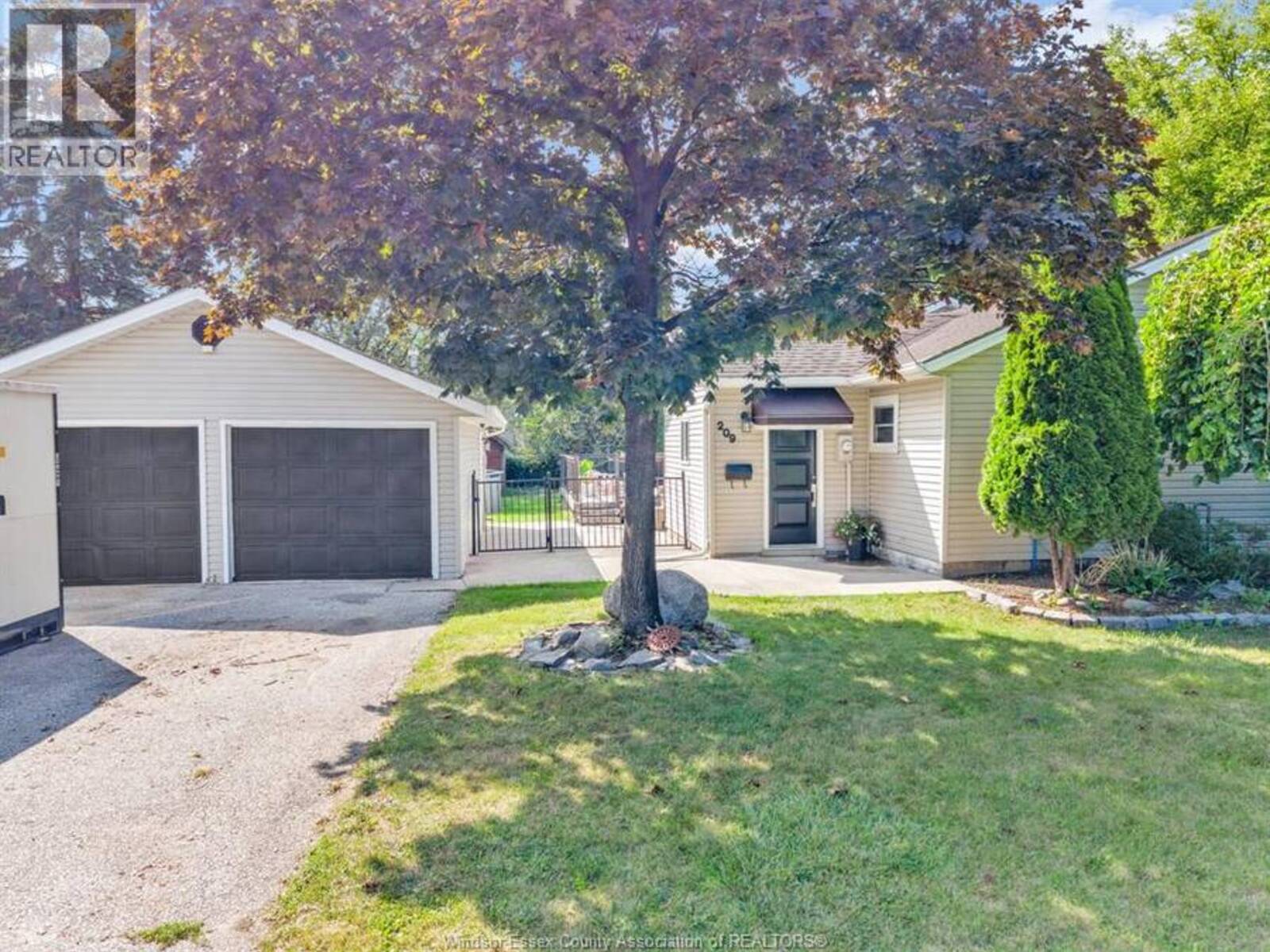 209 ST. ANDREWS, Windsor, Ontario N8N 3L4