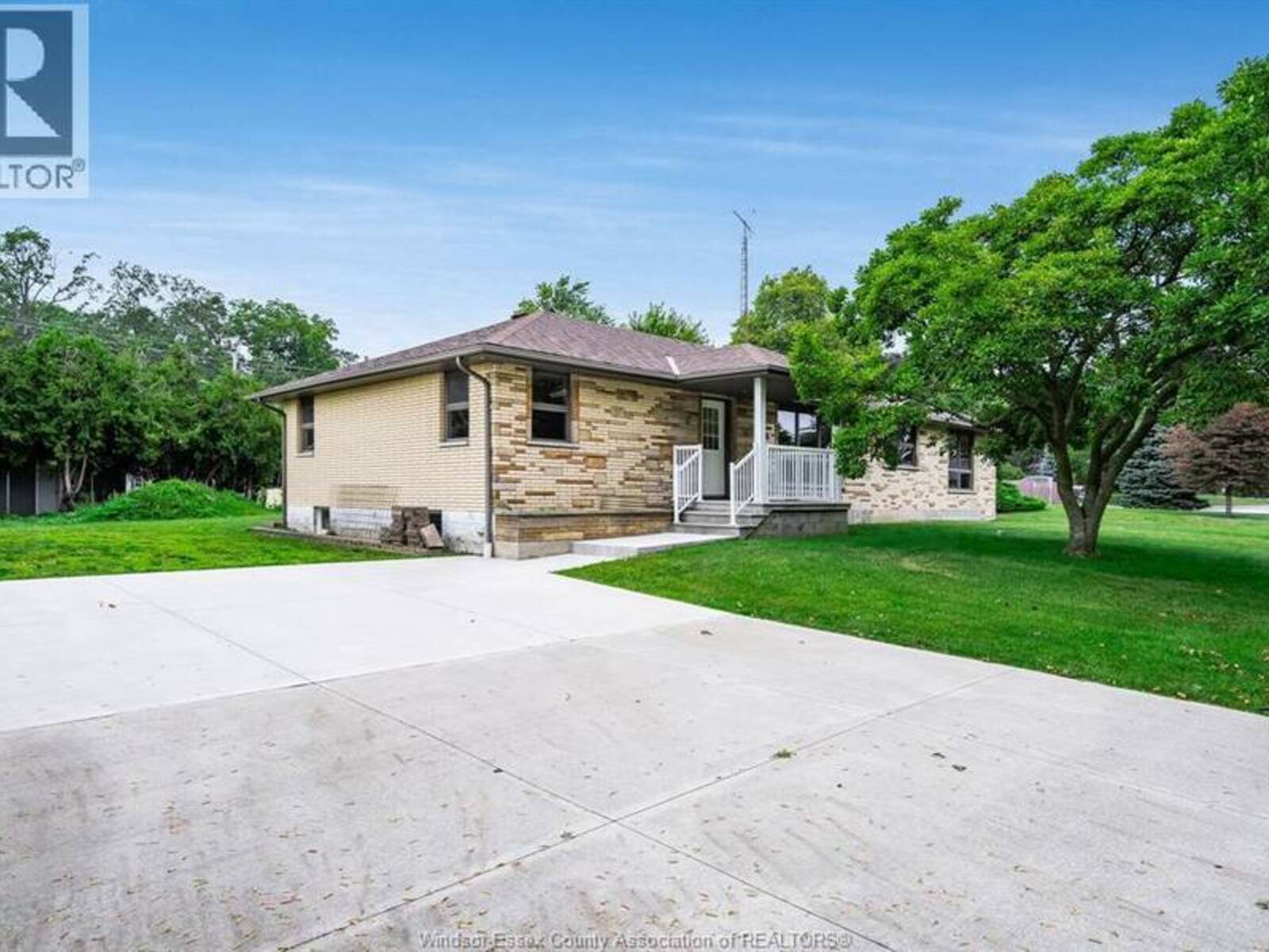 3 Stewart, Leamington, Ontario N8H 3G1