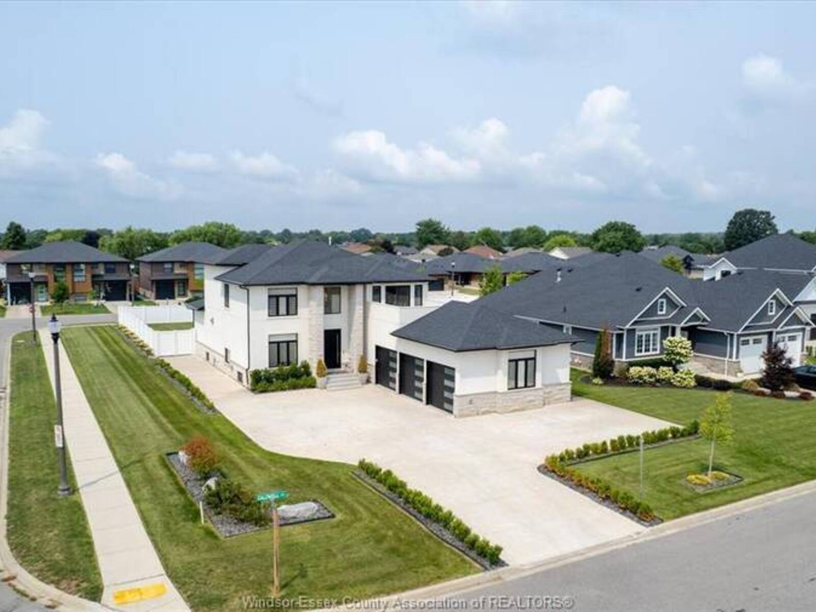 501 CALDWELL COURT, Amherstburg, Ontario N9V 0G4