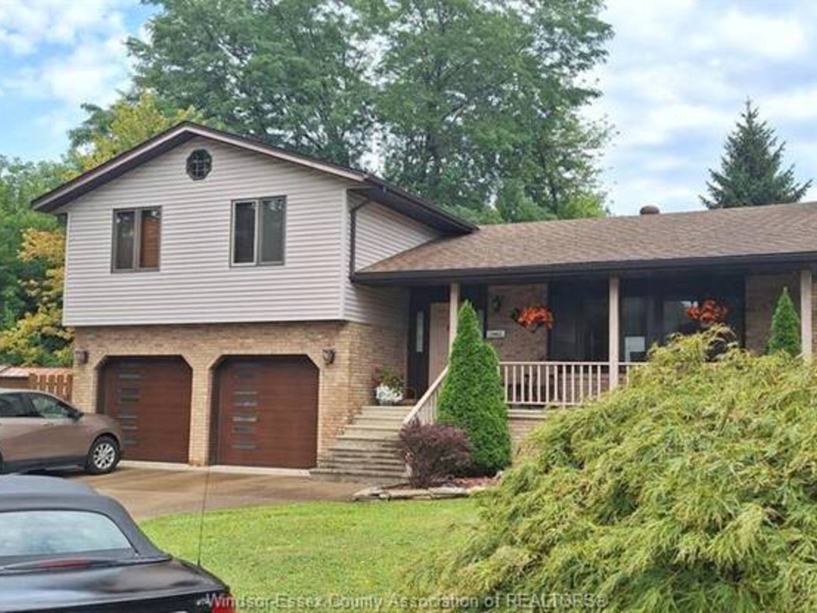 1537 ROSATI, LaSalle, Ontario N9J 2Z7