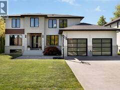 4395 Centre Lake Windsor Ontario, N9G 2X5