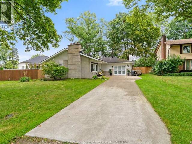 112 CLOVELLY Tecumseh Ontario, N8N 1G1 - 3 Bedrooms Waterfront Home For sale