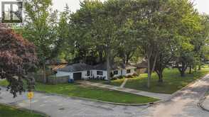 805 Roselawn DRIVE | Windsor Ontario | Slide Image Thirty-two