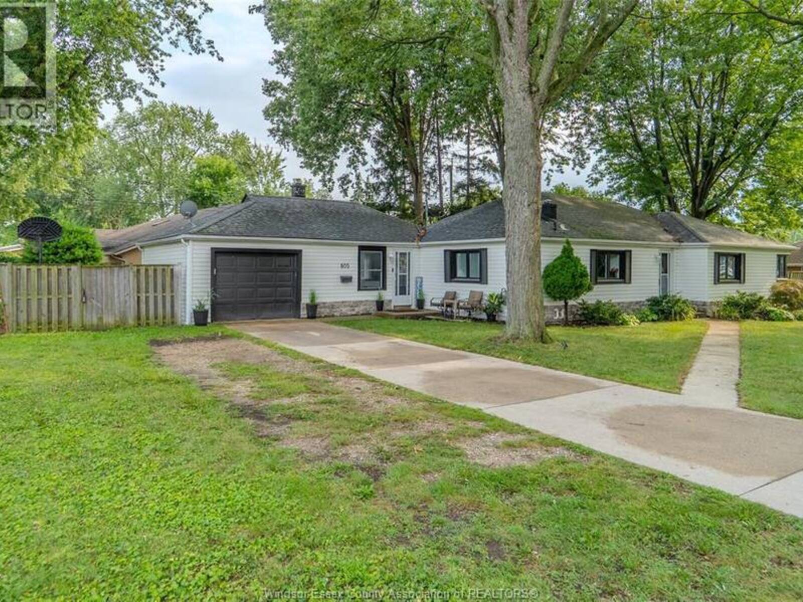 805 Roselawn DRIVE, Windsor, Ontario N9E 1K7