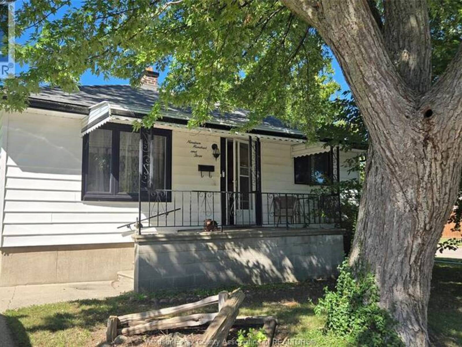 1903 ELLROSE AVENUE, Windsor, Ontario N8W 4V1