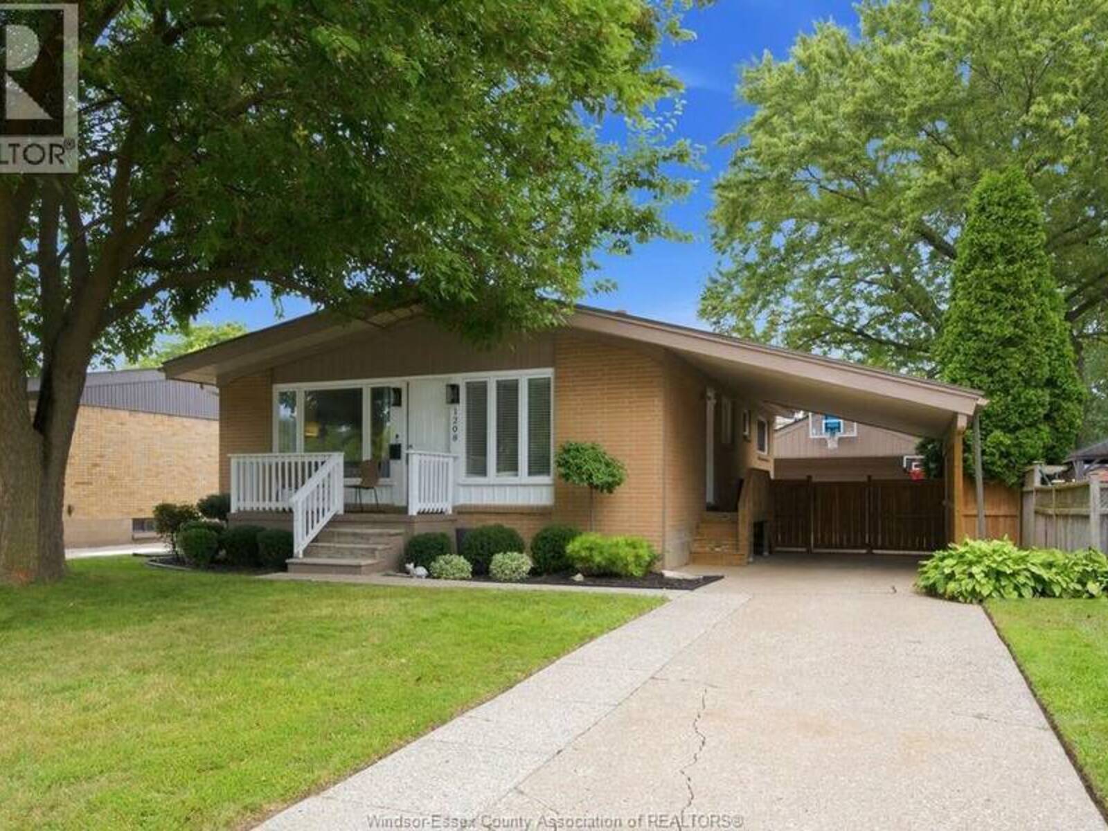 1208 BELLEPERCHE, Windsor, Ontario N8S 3C5