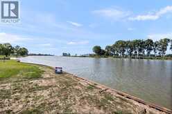 21240 DOCKSIDE | Chatham-Kent Ontario | Slide Image Forty-five