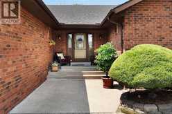 1825 HEBERT | Tecumseh Ontario | Slide Image Two