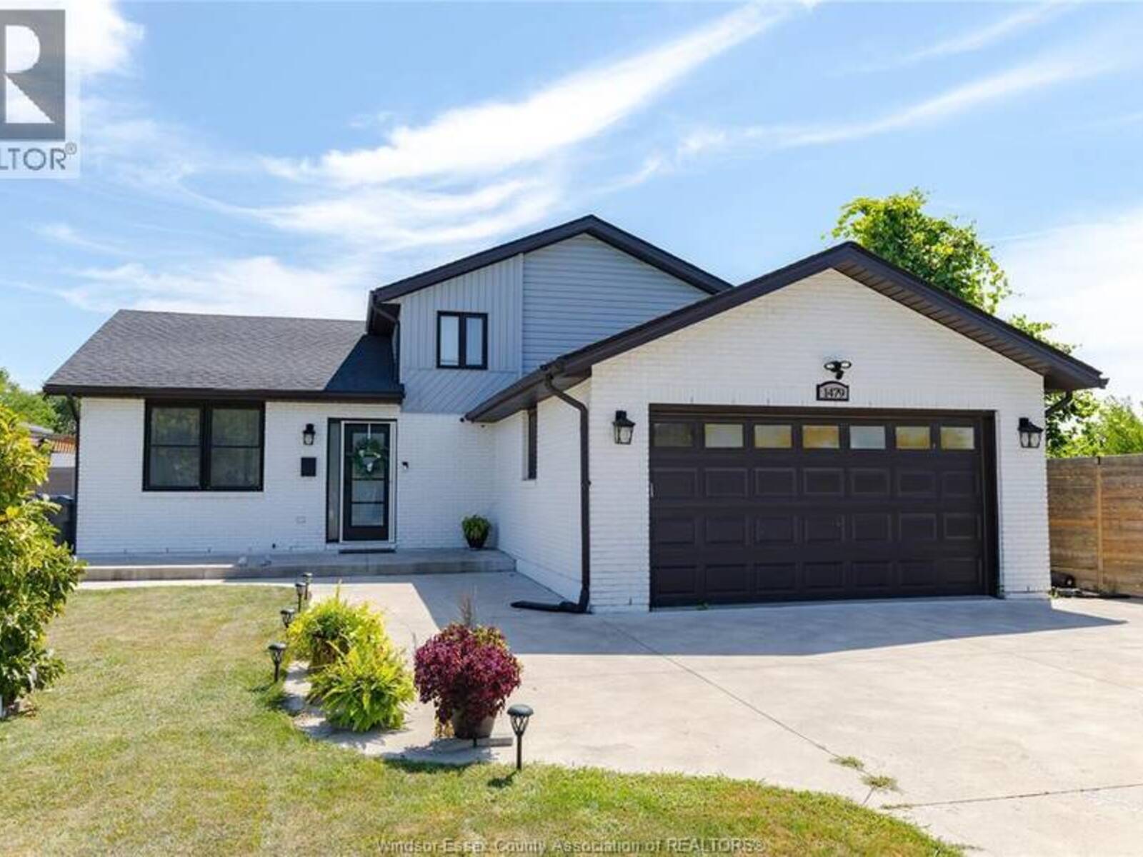 1479 SOUTHDALE DRIVE, Windsor, Ontario N8W 5N3