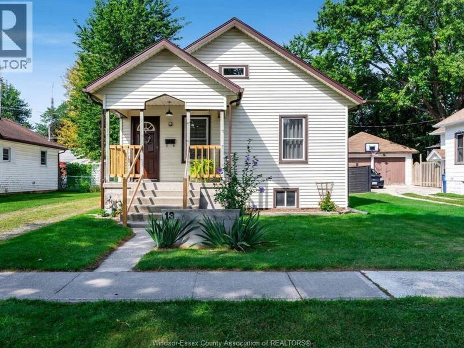 13 WESTMORELAND AVENUE, Leamington, Ontario N8H 3P2