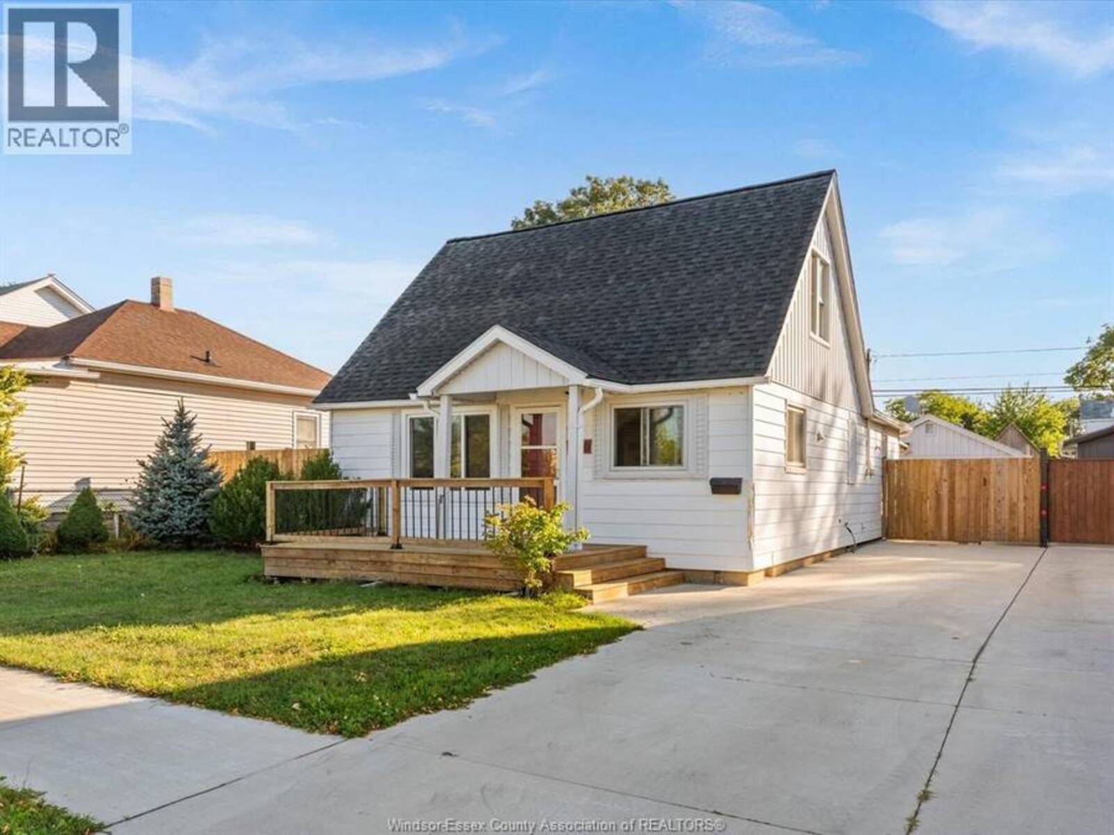 1540 ST. LUKE ROAD, Windsor, Ontario N8Y 3N3